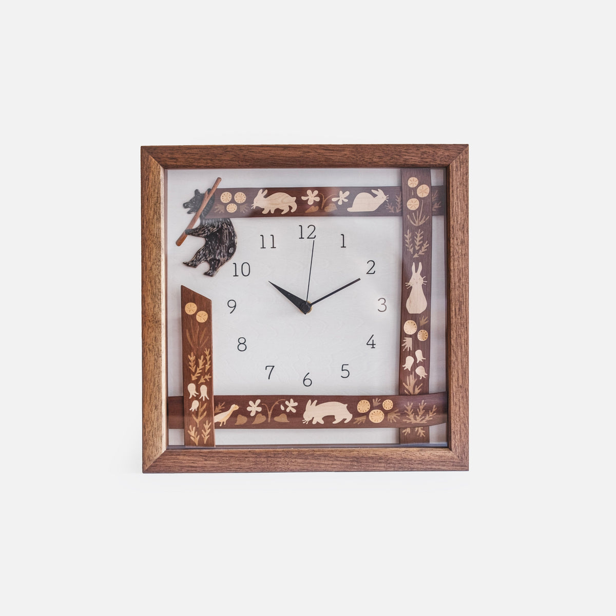 Horloge incrustée de bois