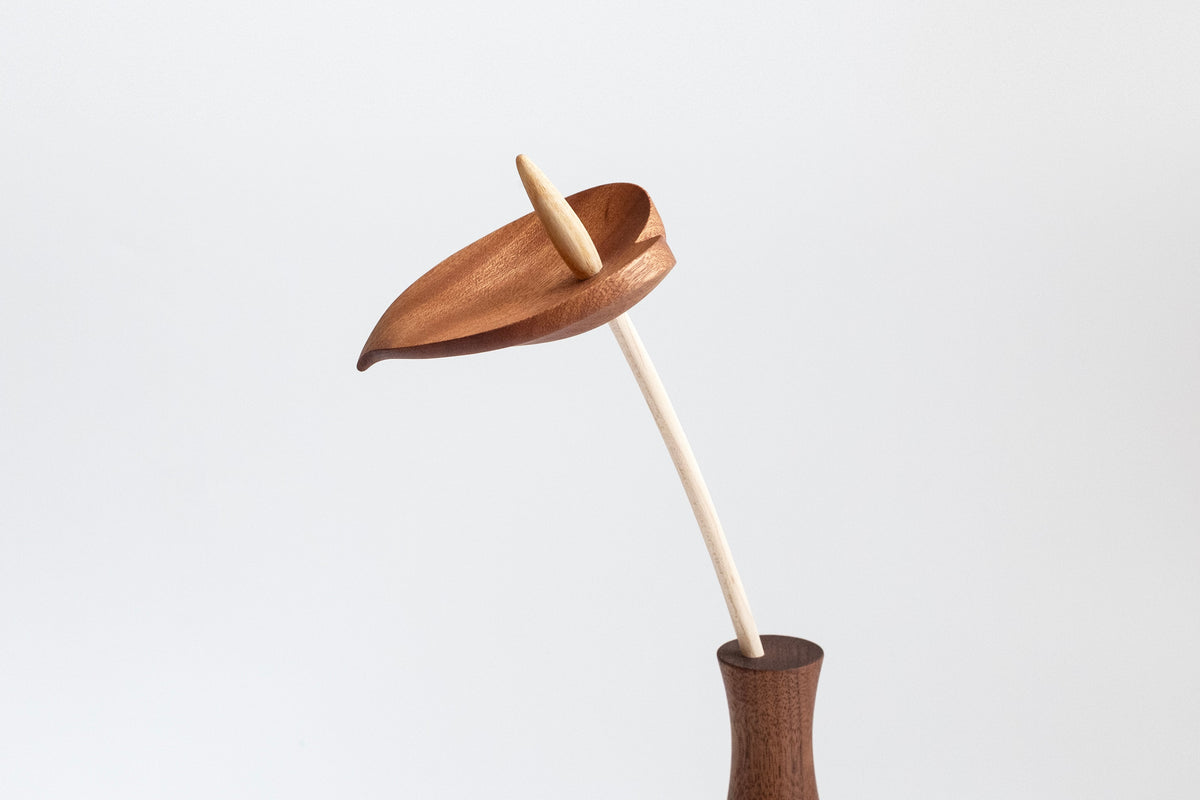 Figurine d'anthurium en bois
