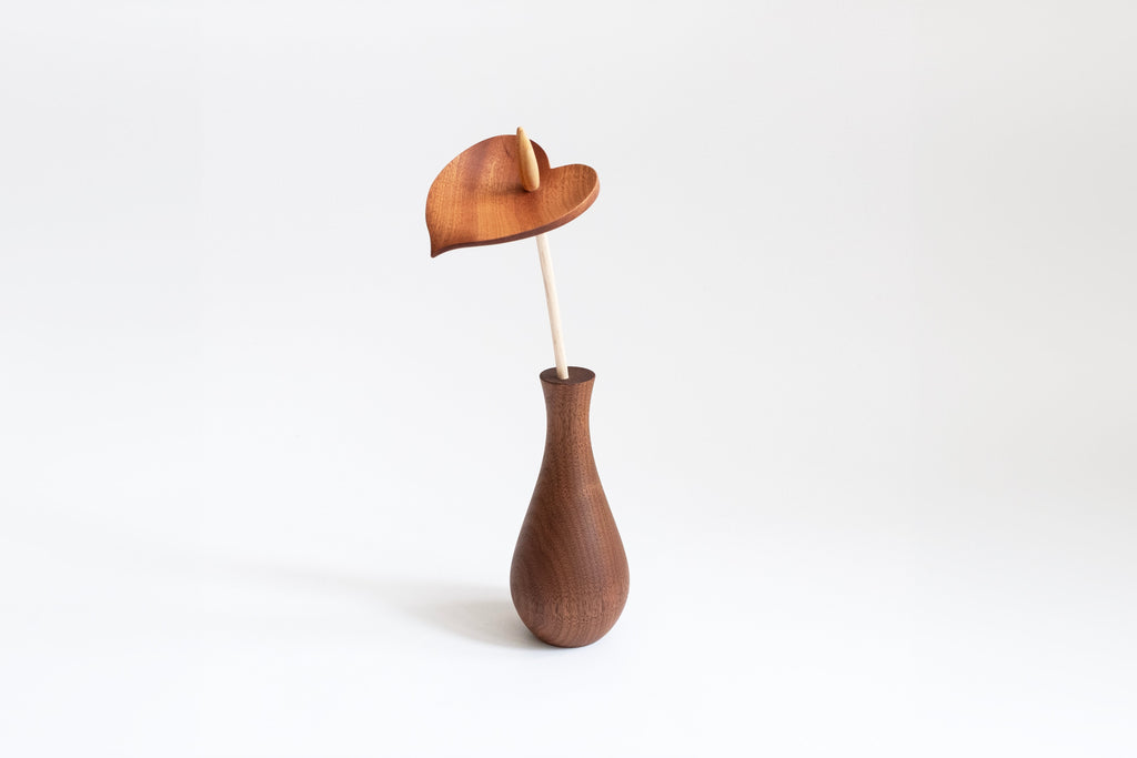 Figurine d'anthurium en bois