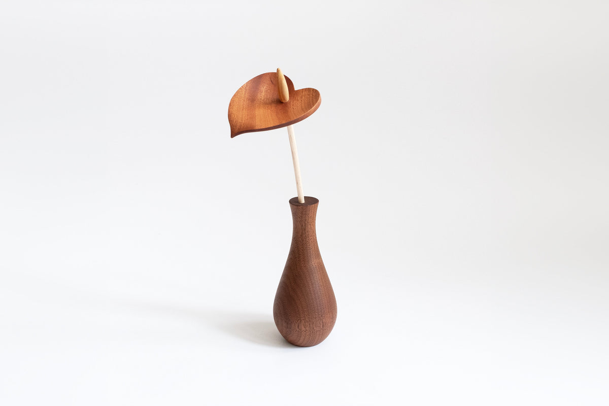 Figurine d'anthurium en bois