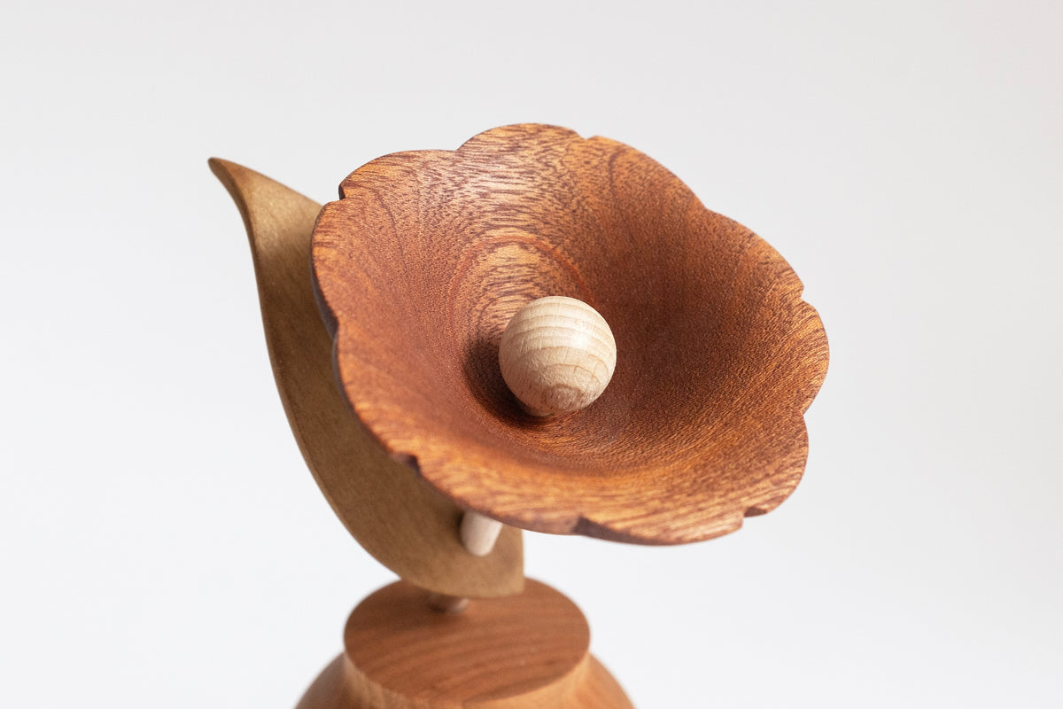 Ornements en bois en forme de fleurs de camélia