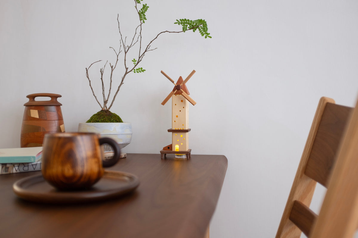 Moulin à vent miniature en bois avec lumière LED