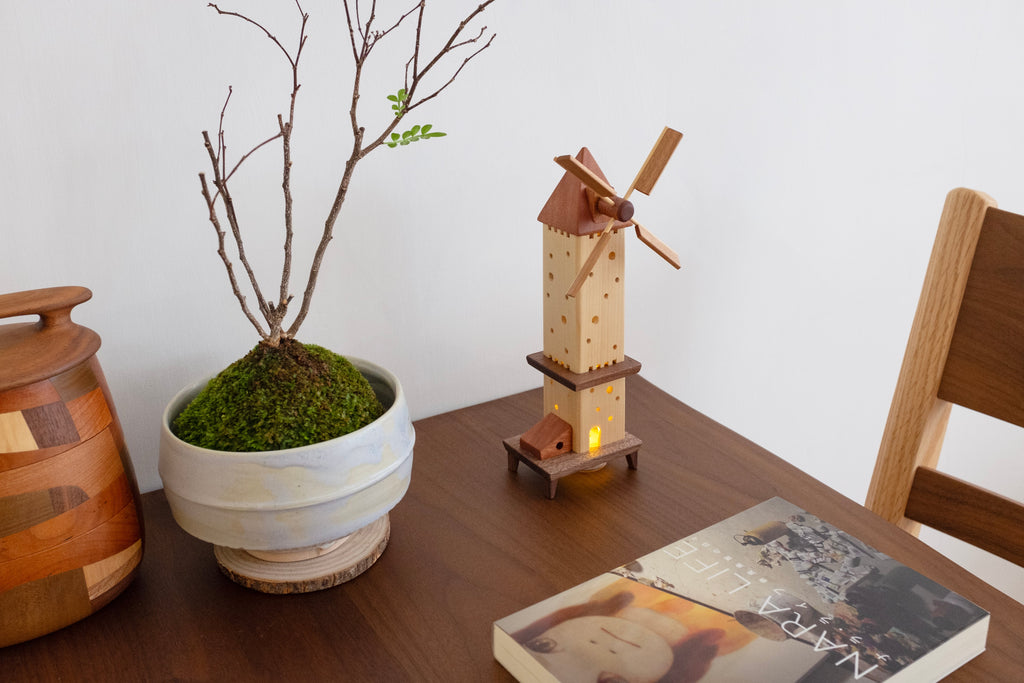 Moulin à vent miniature en bois avec lumière LED