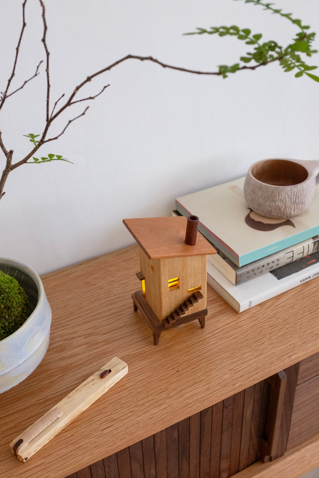 Mini-chalet écossais en bois avec éclairage LED