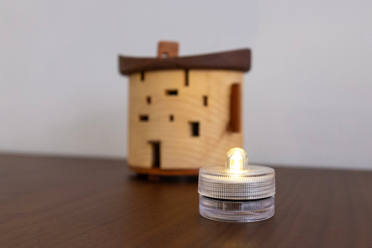 Mini-chalet écossais en bois avec éclairage LED