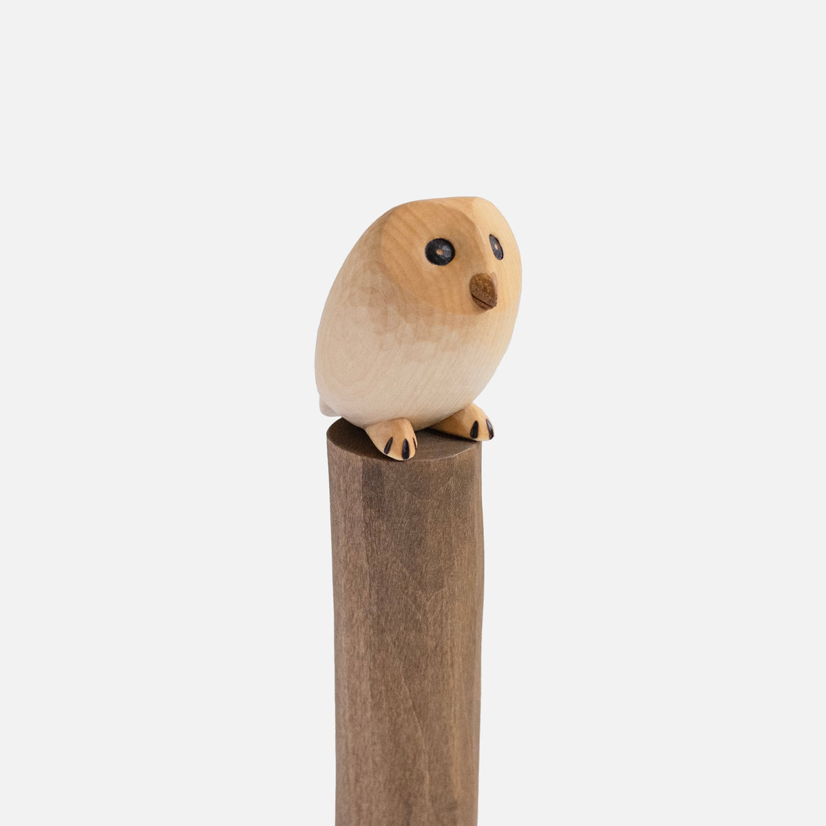 Hibou en bois sur branche (figurine)