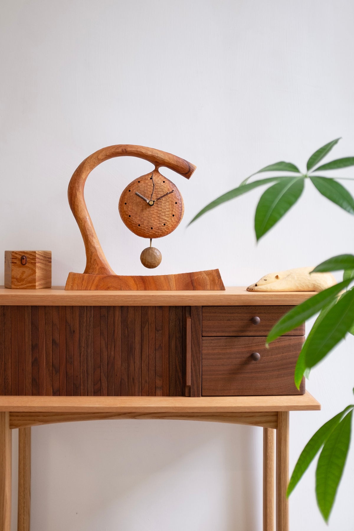 Horloge de table à pendule en bois fabriquée à la main