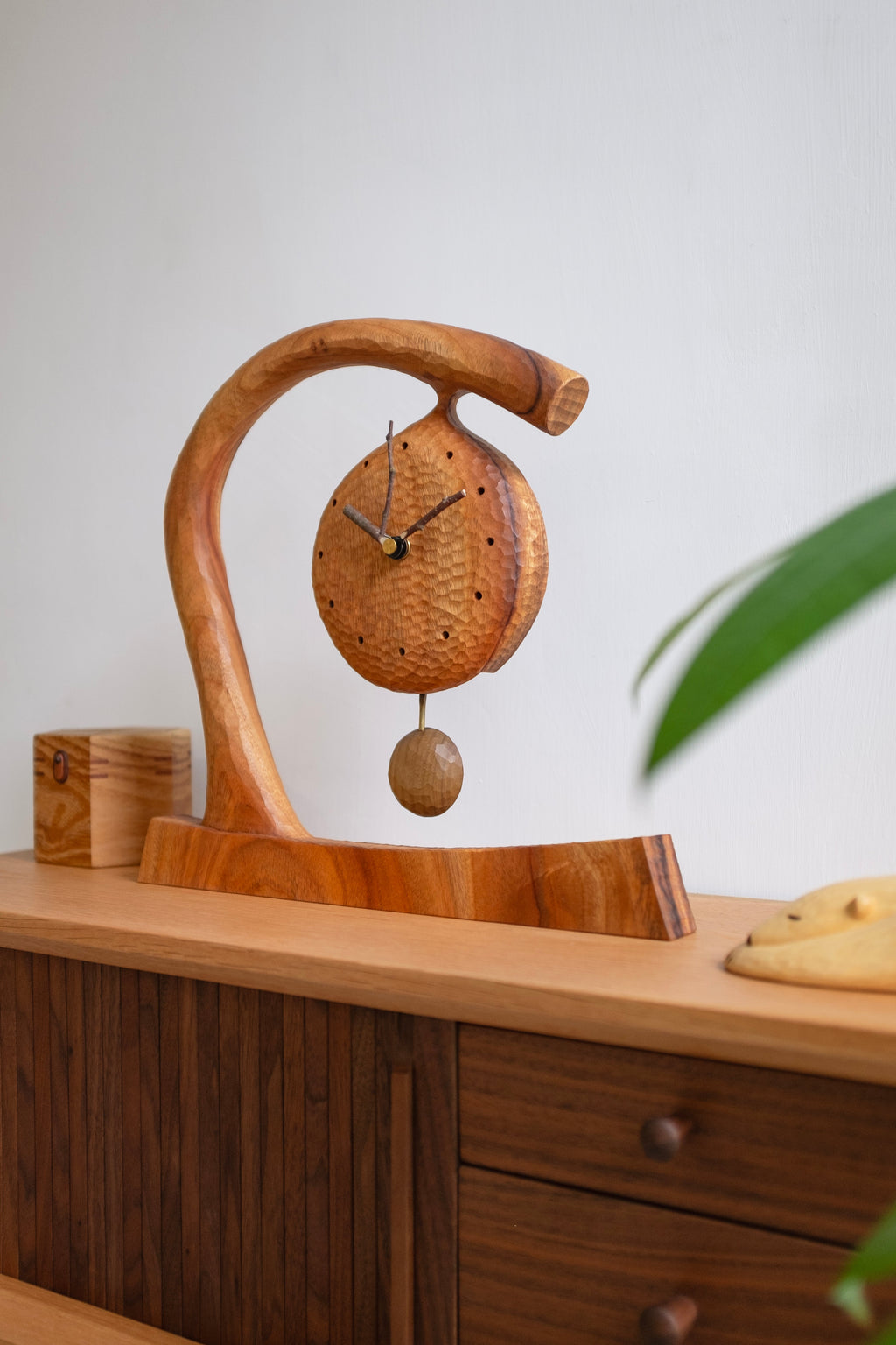 Horloge de table à pendule en bois fabriquée à la main