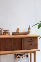 Hibou en bois sur branche (figurine)