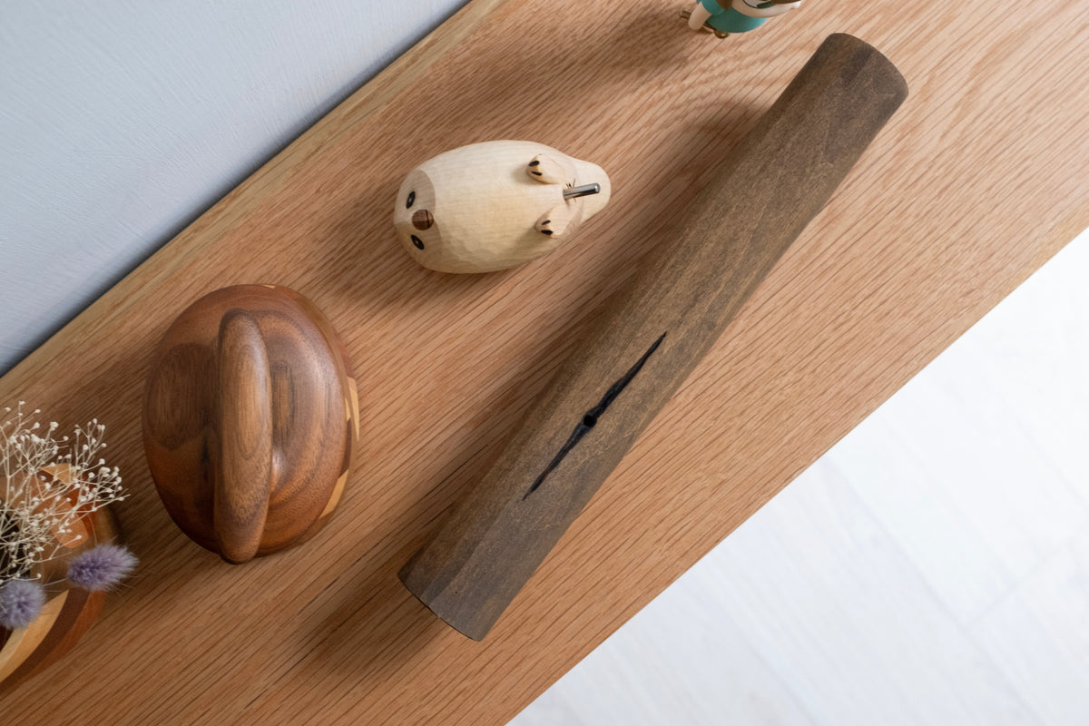 Hibou en bois sur branche (figurine)