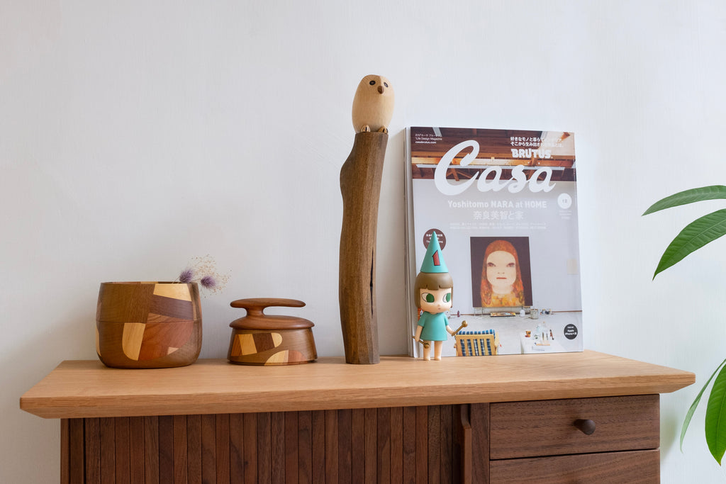 Hibou en bois sur branche (figurine)