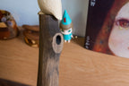 Hibou en bois sur branche (figurine)