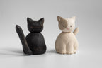 Figurine de chat noir dodu en bois