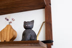 Figurine de chat noir dodu en bois