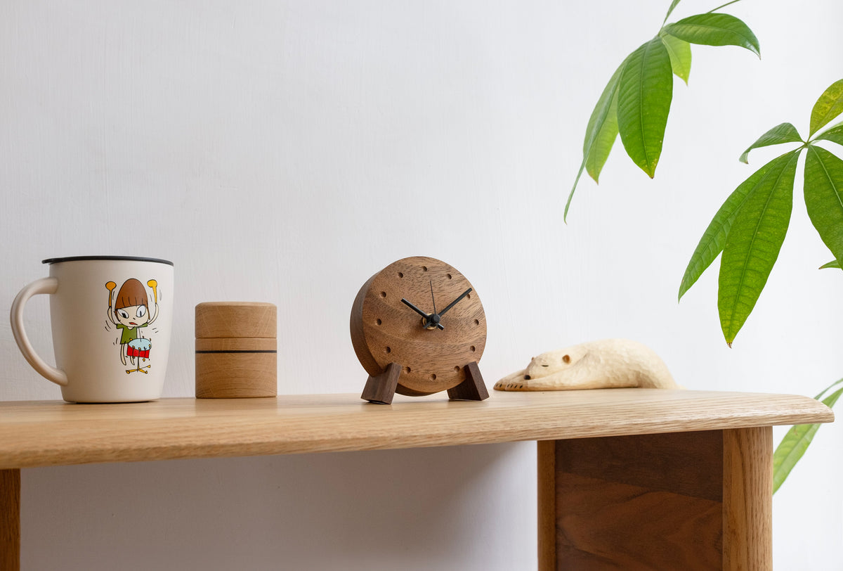 Horloge de table en bois de monkeypod