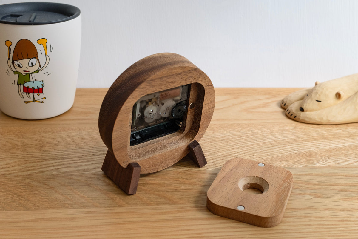 Horloge de table en bois de monkeypod