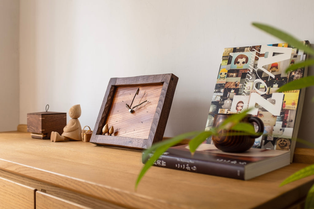 Horloge en bois fabriquée à la main