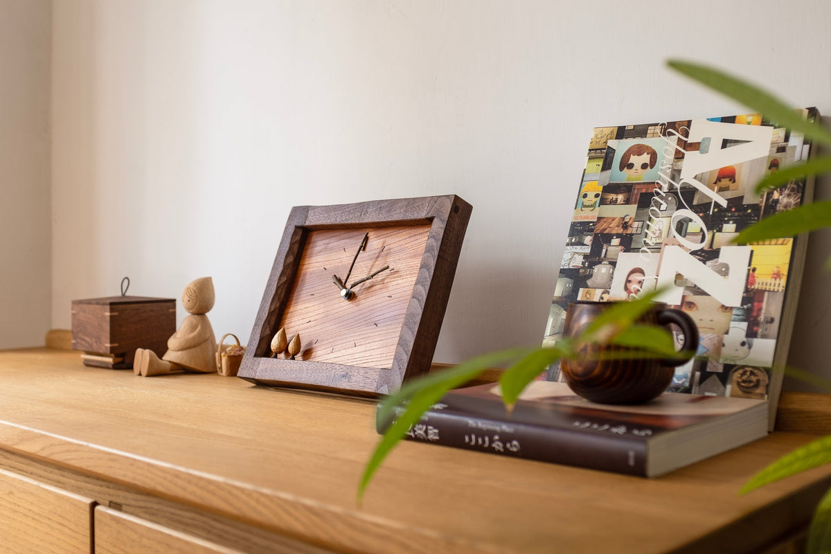 Horloge en bois fabriquée à la main