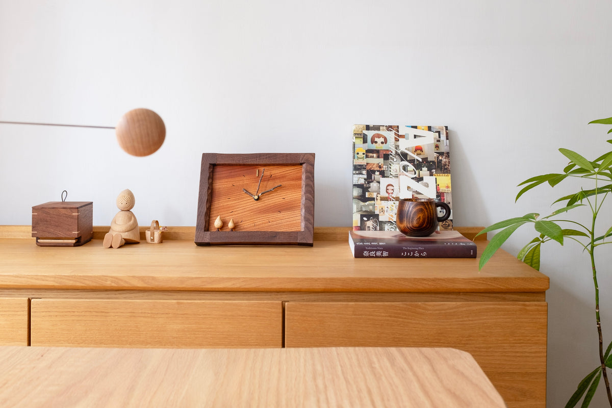 Horloge en bois fabriquée à la main