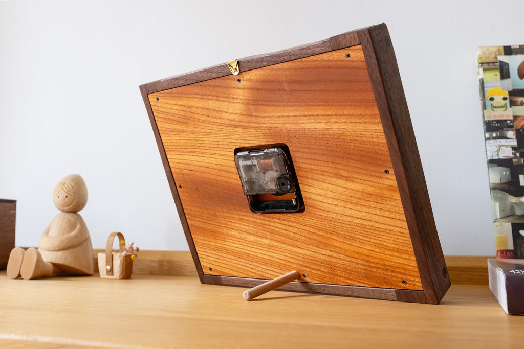 Horloge en bois fabriquée à la main