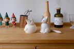 Figurine de chat endormi enroulé en bois