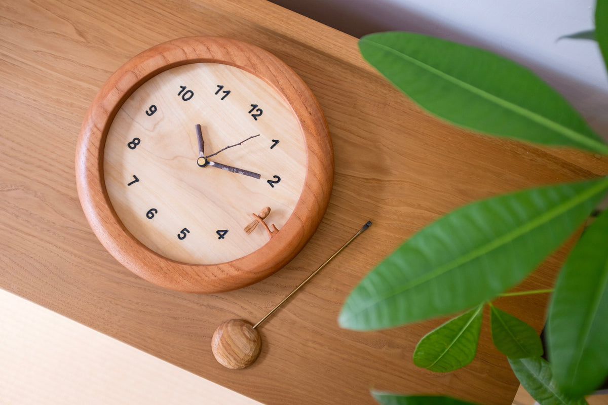 Horloge pendule en bois sculpté main Oiseau