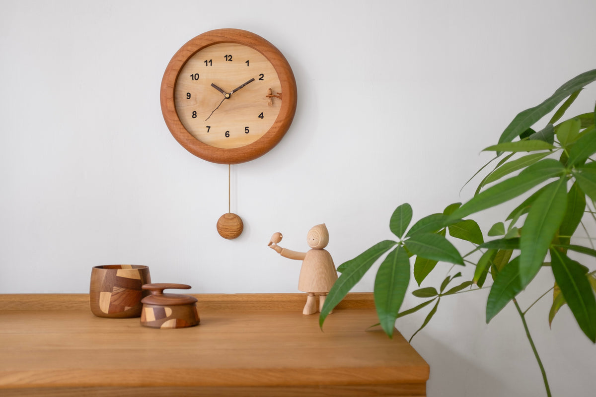 Horloge pendule en bois sculpté main Oiseau