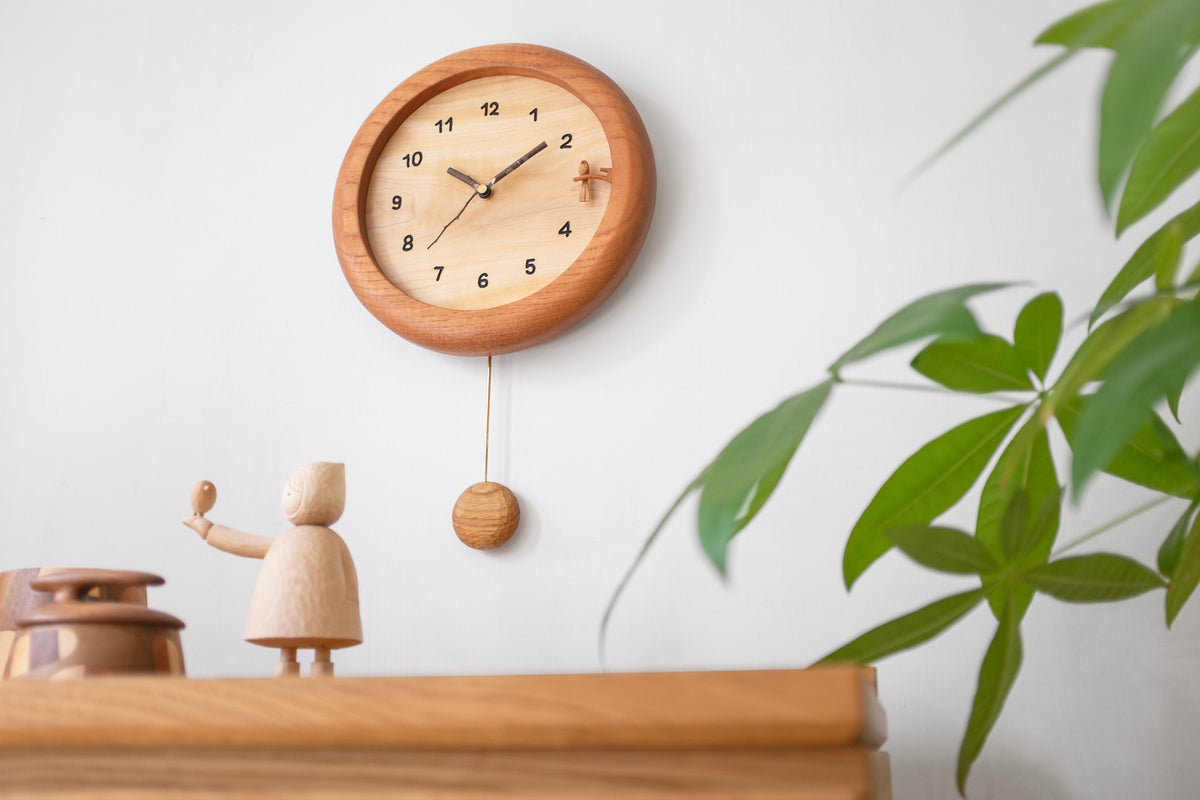 Horloge pendule en bois sculpté main Oiseau