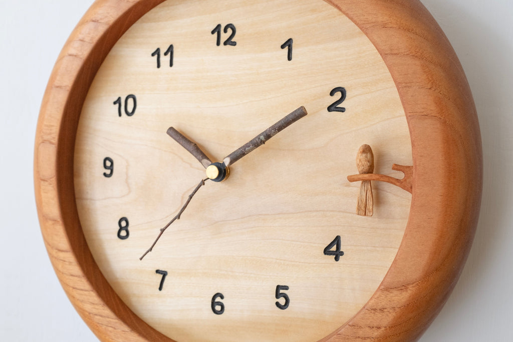 Horloge pendule en bois sculpté main Oiseau