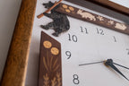 Horloge incrustée de bois