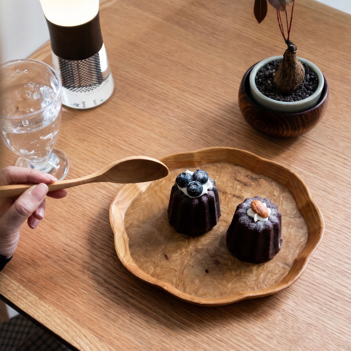 Plateau en bois en forme de fleur