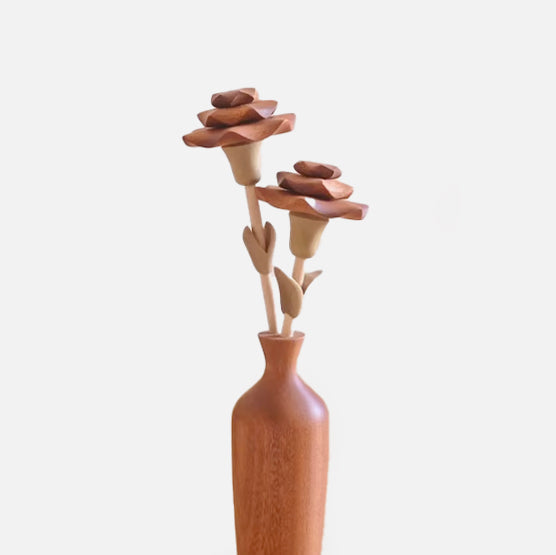 Ornement en bois en forme d'œillet