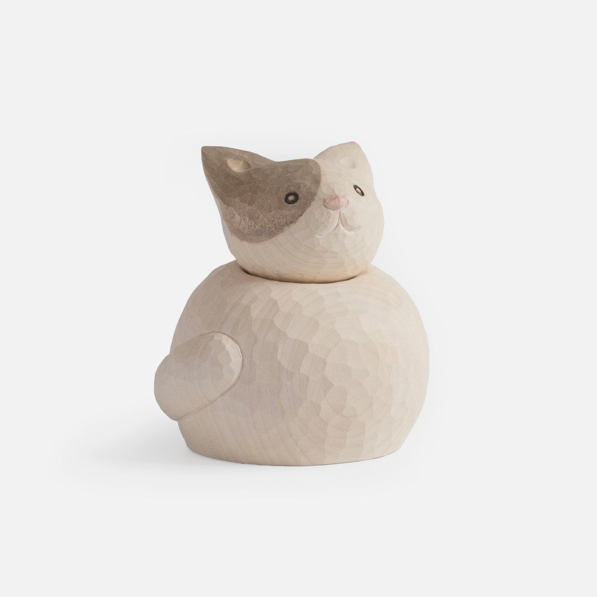 Figurine de chat endormi enroulé en bois