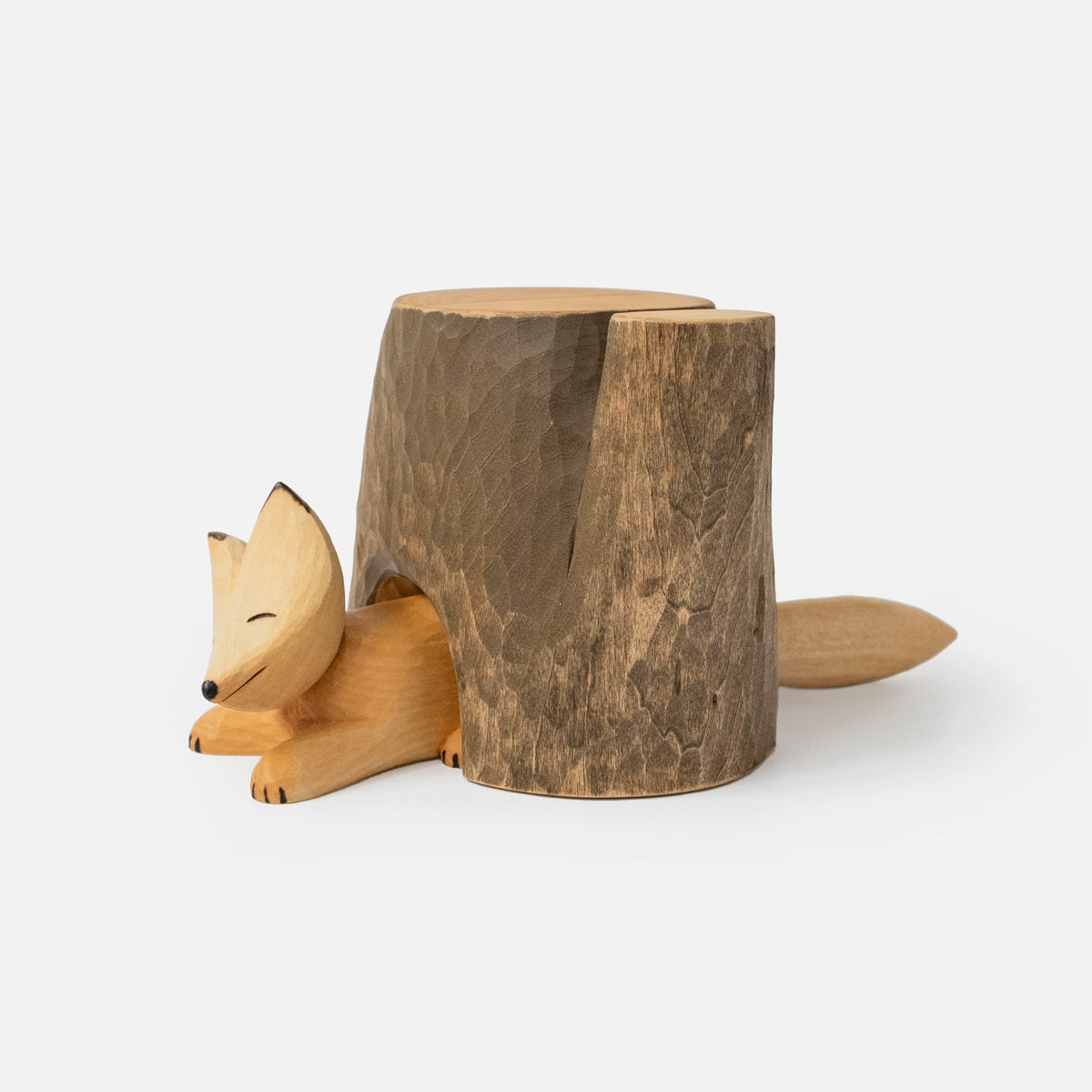 Petite sieste de renard, sculpture sur bois