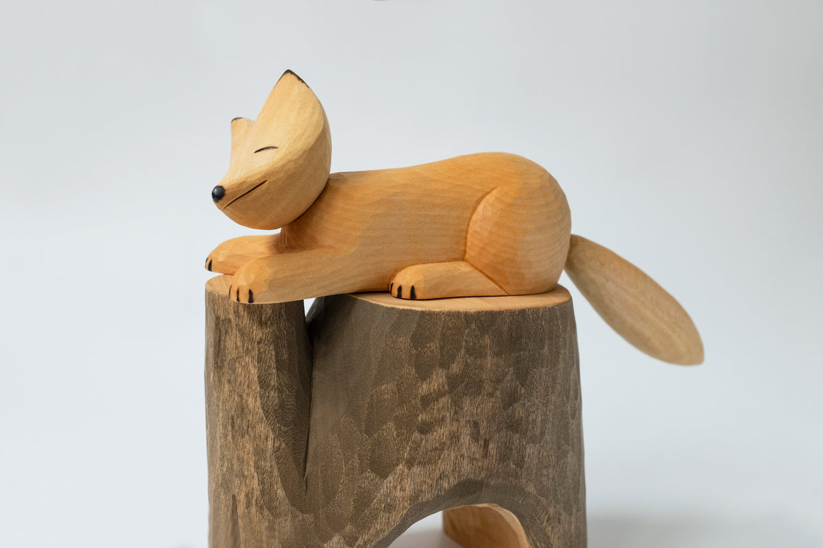 Petite sieste de renard, sculpture sur bois