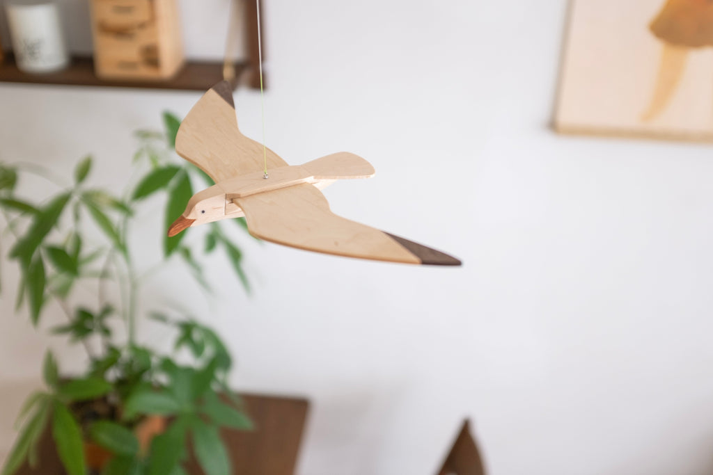 Mobile en bois sculpté Mouette