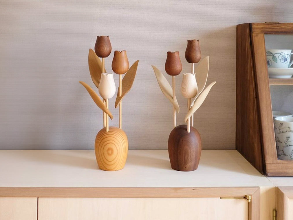 Sculpture de tulipe en bois fabriquée à la main