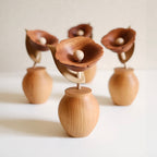 Ornements en bois en forme de fleurs de camélia