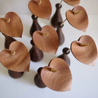Figurine d'anthurium en bois