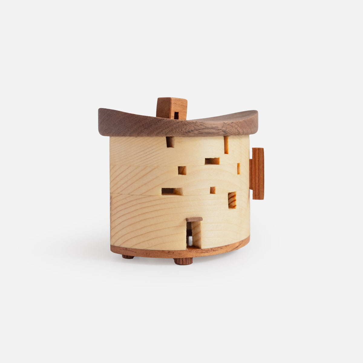 Bistro miniature en bois au bord du lac avec lumière LED