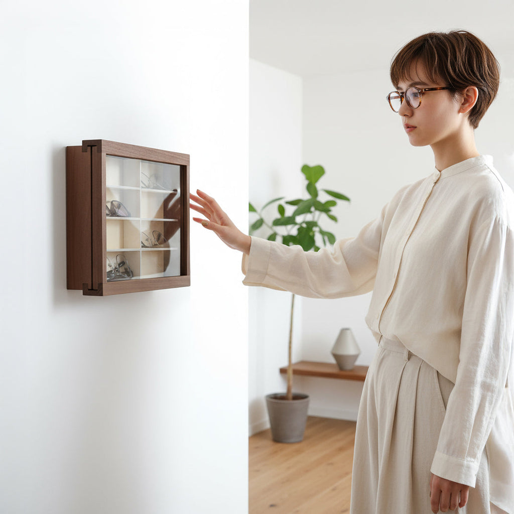 Présentoir à lunettes en noyer noir avec porte coulissante